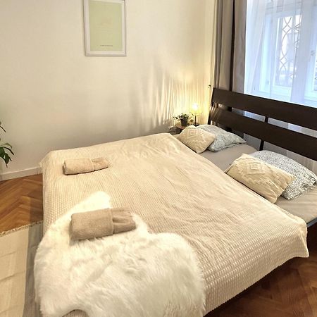 Apartment Mia - Old Town, Ac ブラチスラヴァ エクステリア 写真