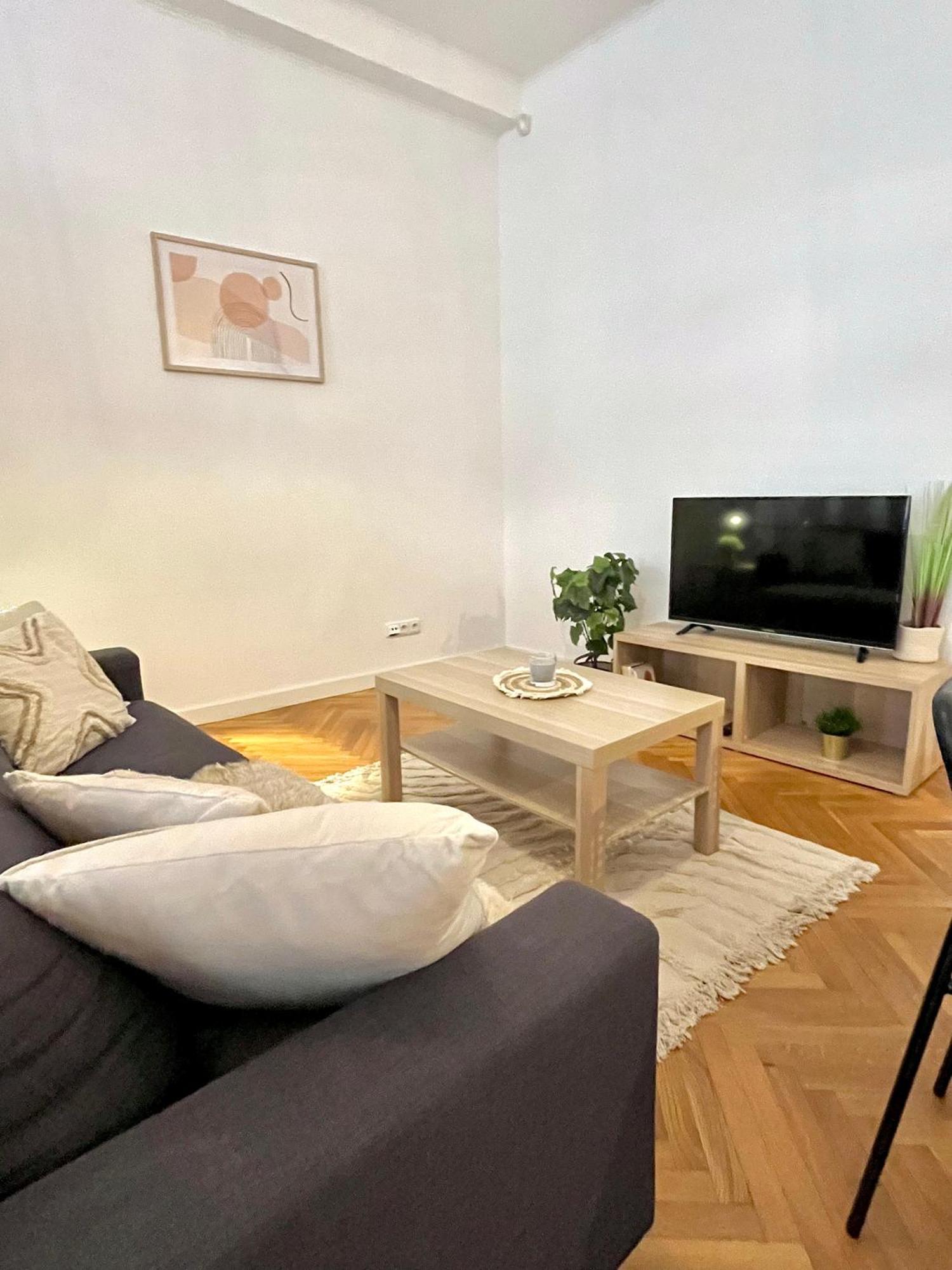 Apartment Mia - Old Town, Ac ブラチスラヴァ エクステリア 写真